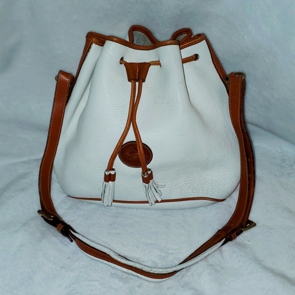 Dooney&BourkeVintageAWL White&Tan DrawstringBucketBag. TasselStyleDrawstring.EUC - Picture 16 of 16